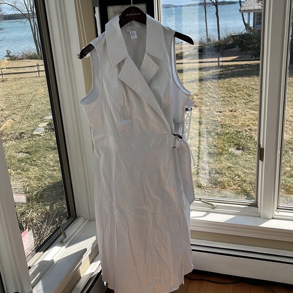 London times women’s size 16. Falls at the mid lower leg. Beautiful white. - Picture 2 of 8